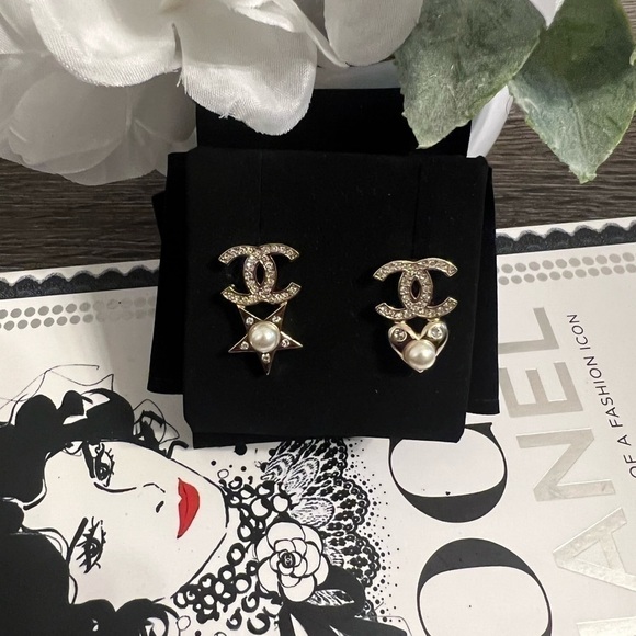 CHANEL Faux Pearl & Crystal CC Star and Heart Earrings - Picture 7 of 7